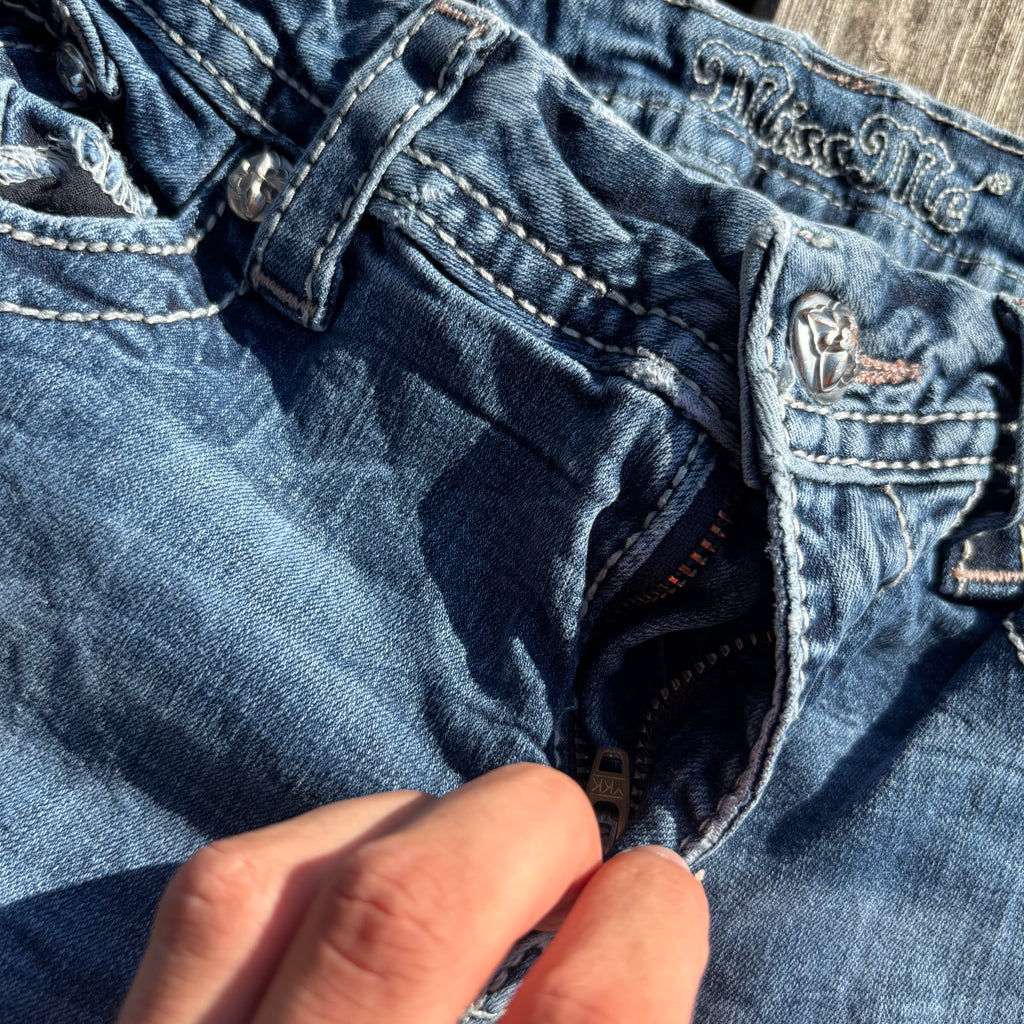 Süße Miss Me Shorts/ Hotpants für Frauen /00s 90s streetwear vintage baddie (M) S67