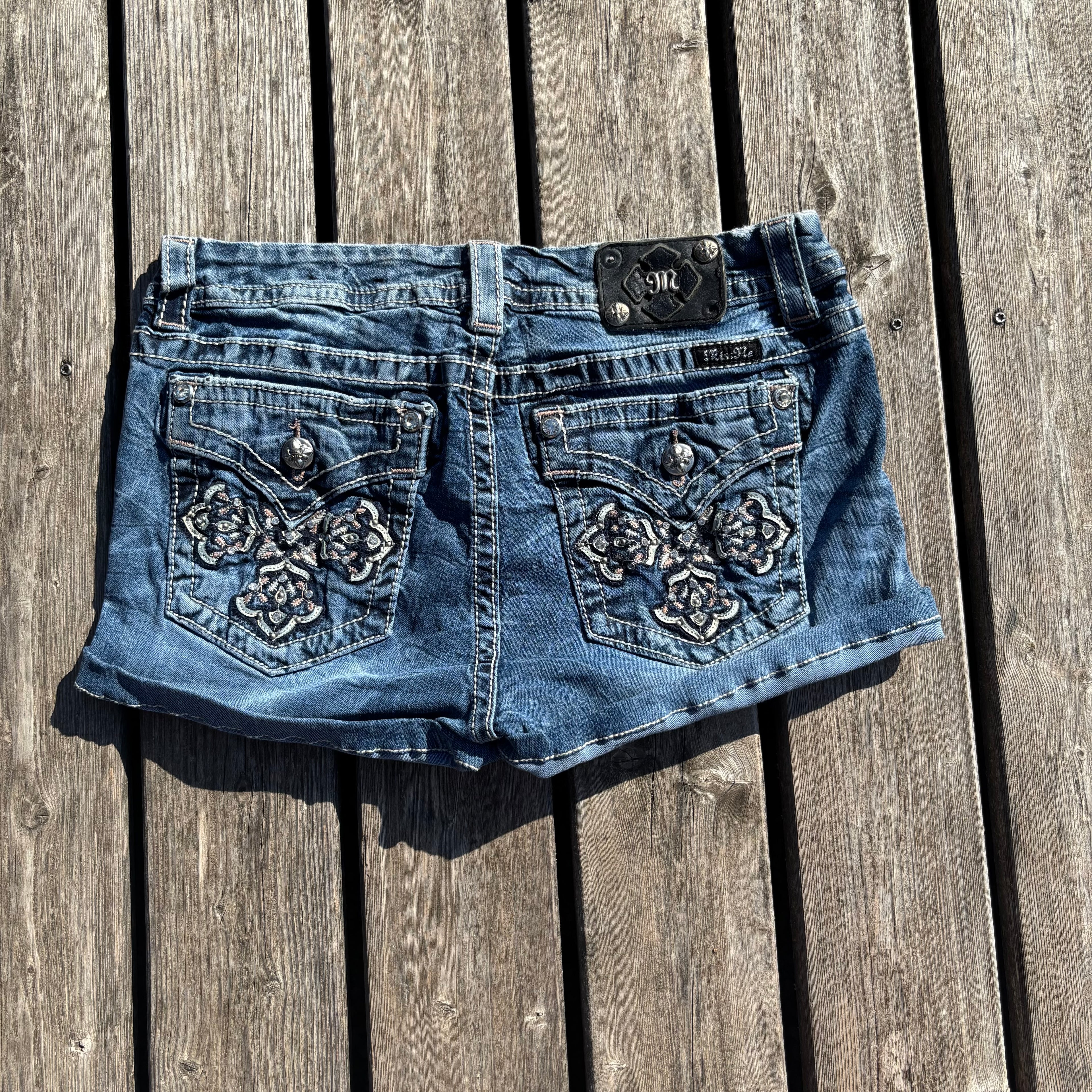 Süße Miss Me Shorts/ Hotpants für Frauen /00s 90s streetwear vintage baddie (M) S67
