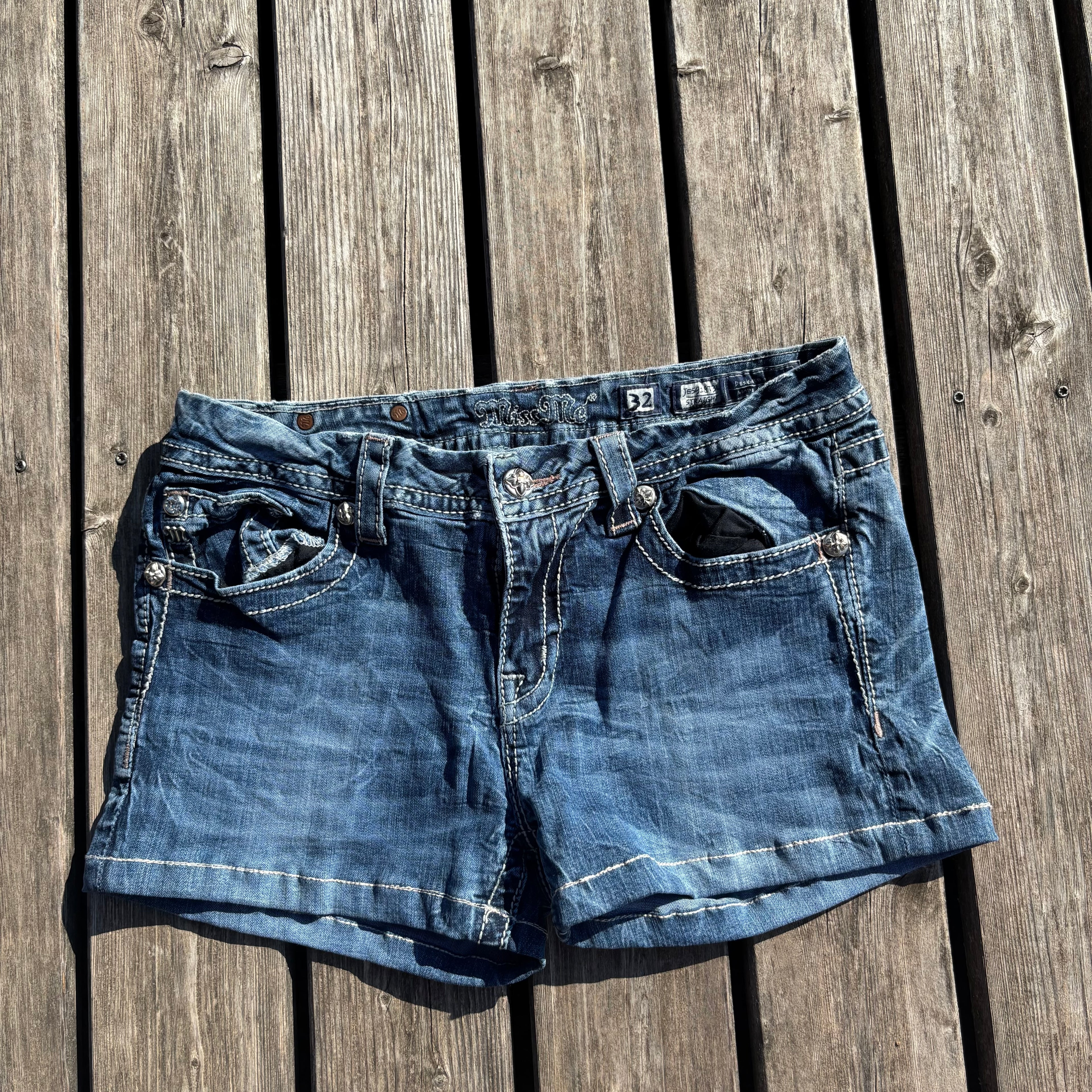 Süße Miss Me Shorts/ Hotpants für Frauen /00s 90s streetwear vintage baddie (M) S67