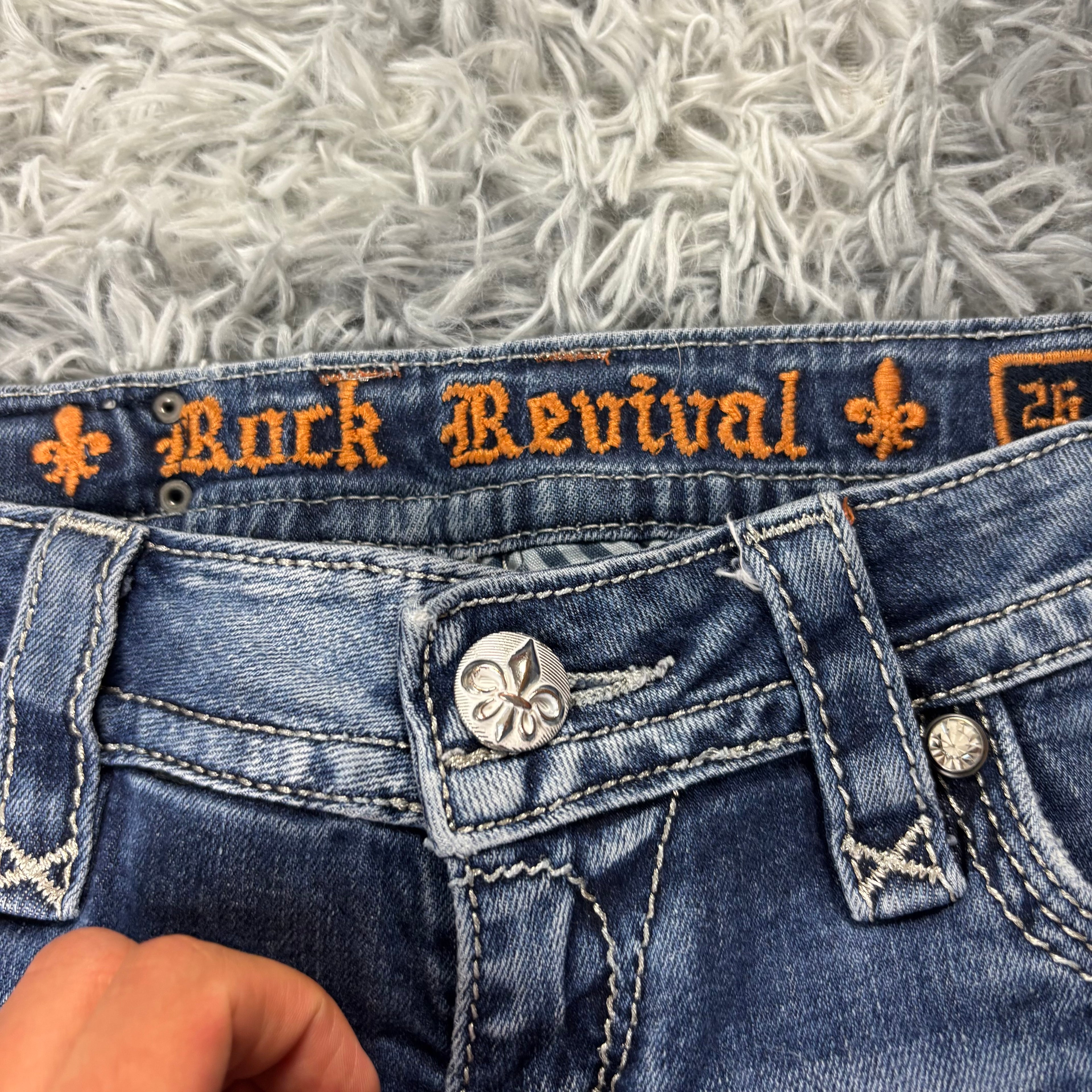 Rock Revival Shorts / Hotpants für Frauen mit Backprint 00s 90s vintage baddie (S-M) S29