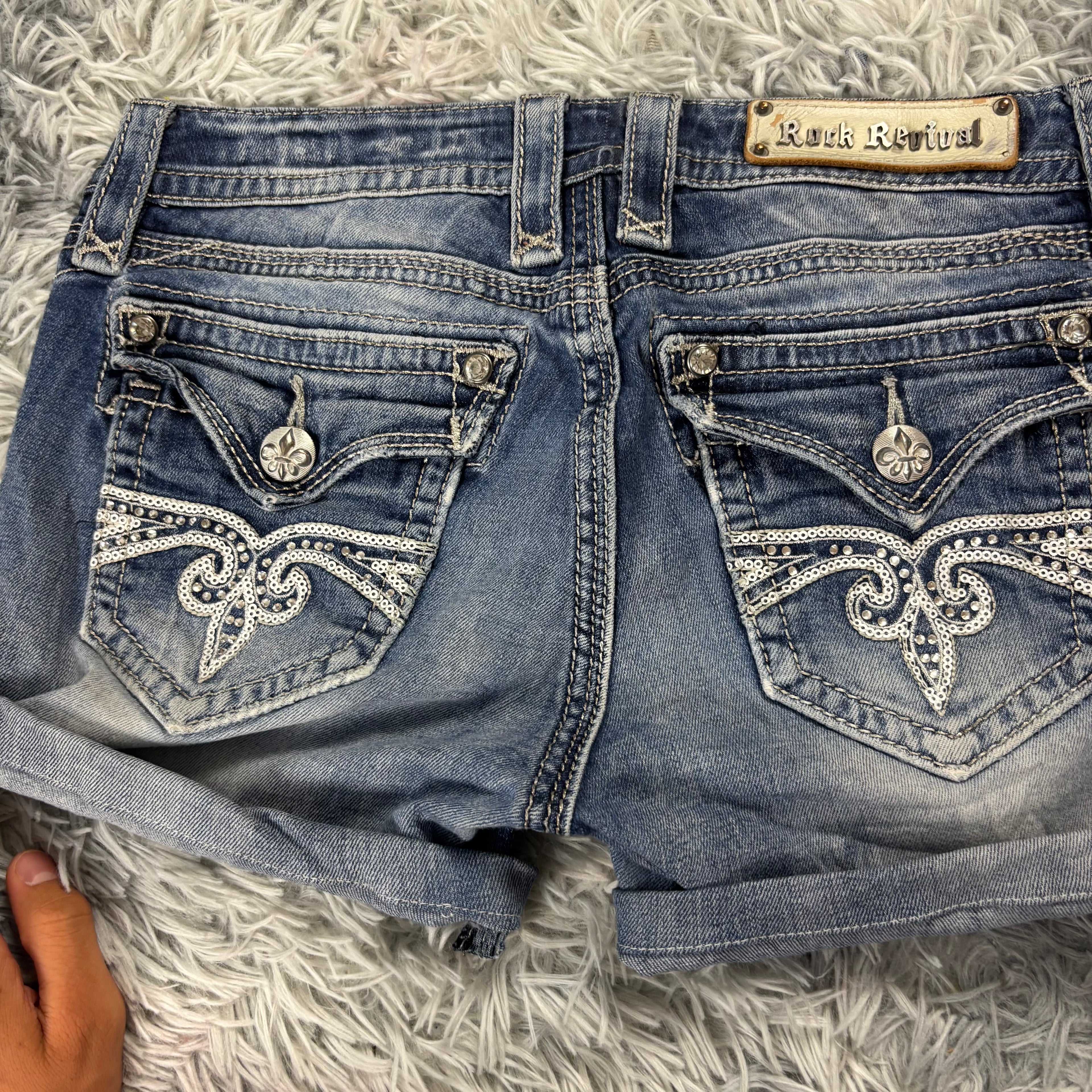 Rock Revival Shorts / Hotpants für Frauen mit Backprint 00s 90s vintage baddie (S-M) S29