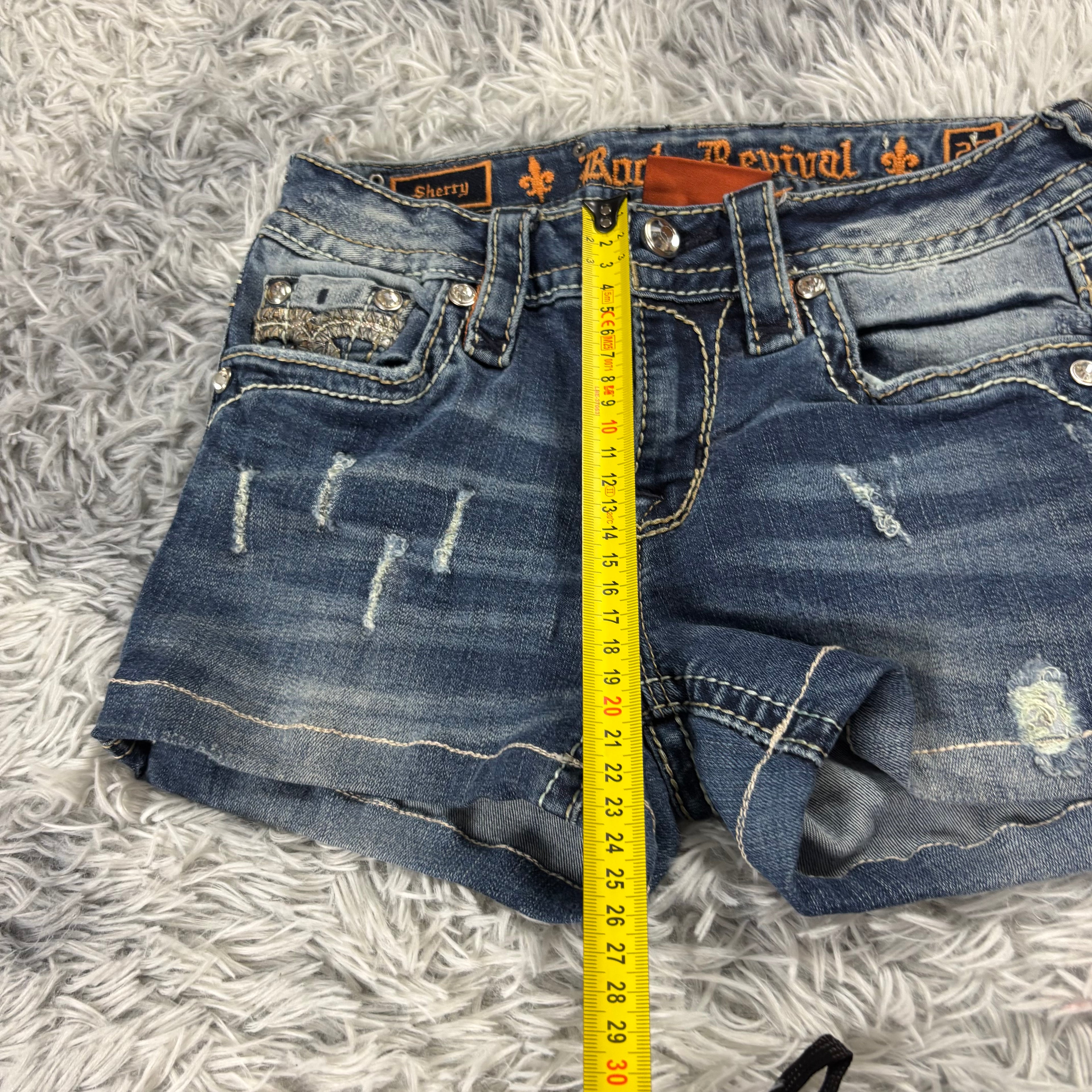 AA/ Rock Revival Shorts/Hotpants /women 00s 90s vintage baddie (XXS) (S32)