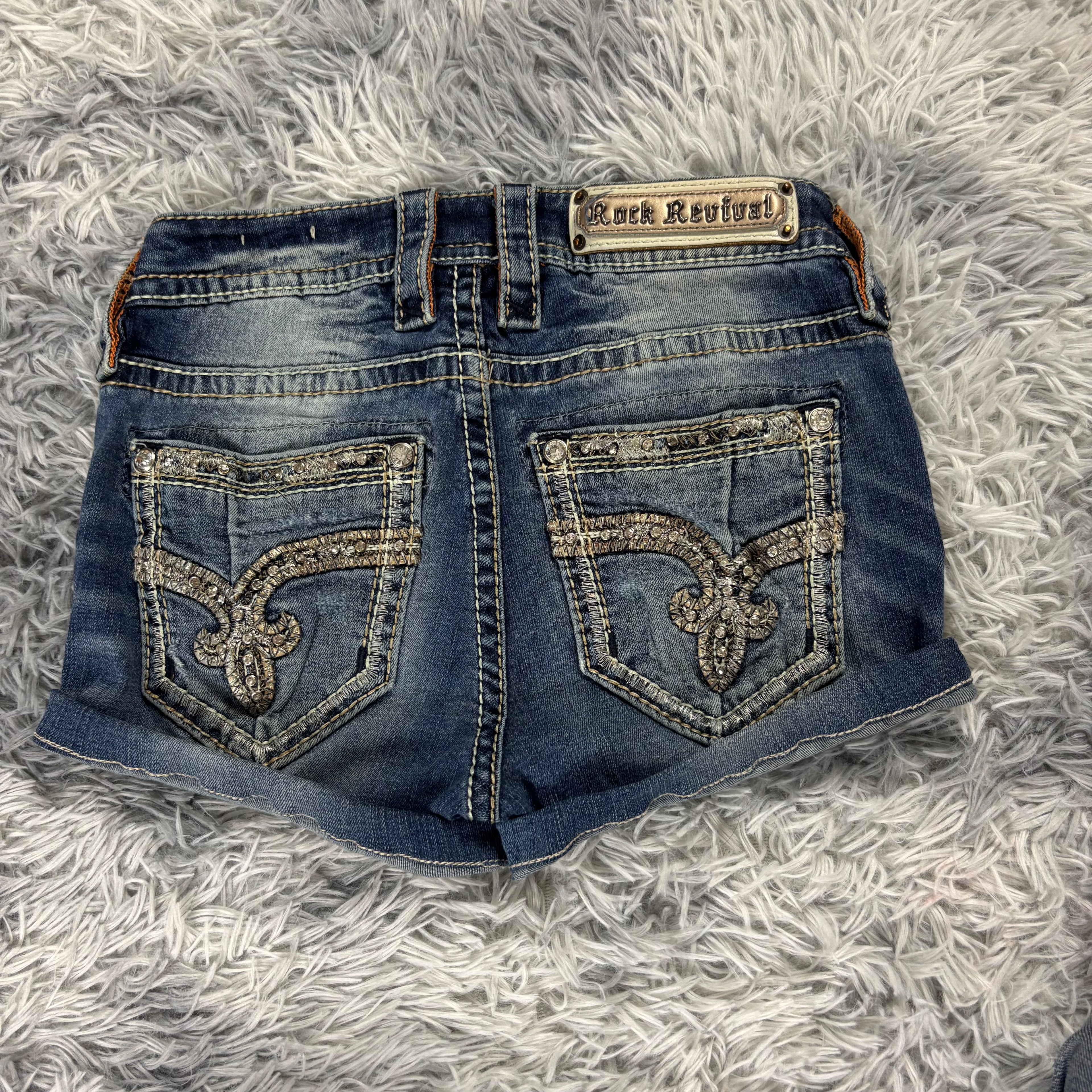 AA/ Rock Revival Shorts/Hotpants /women 00s 90s vintage baddie (XXS) (S32)
