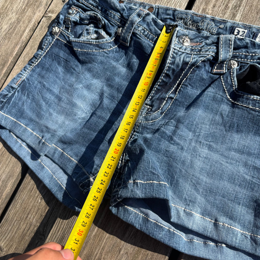 Süße Miss Me Shorts/ Hotpants für Frauen /00s 90s streetwear vintage baddie (M) S67