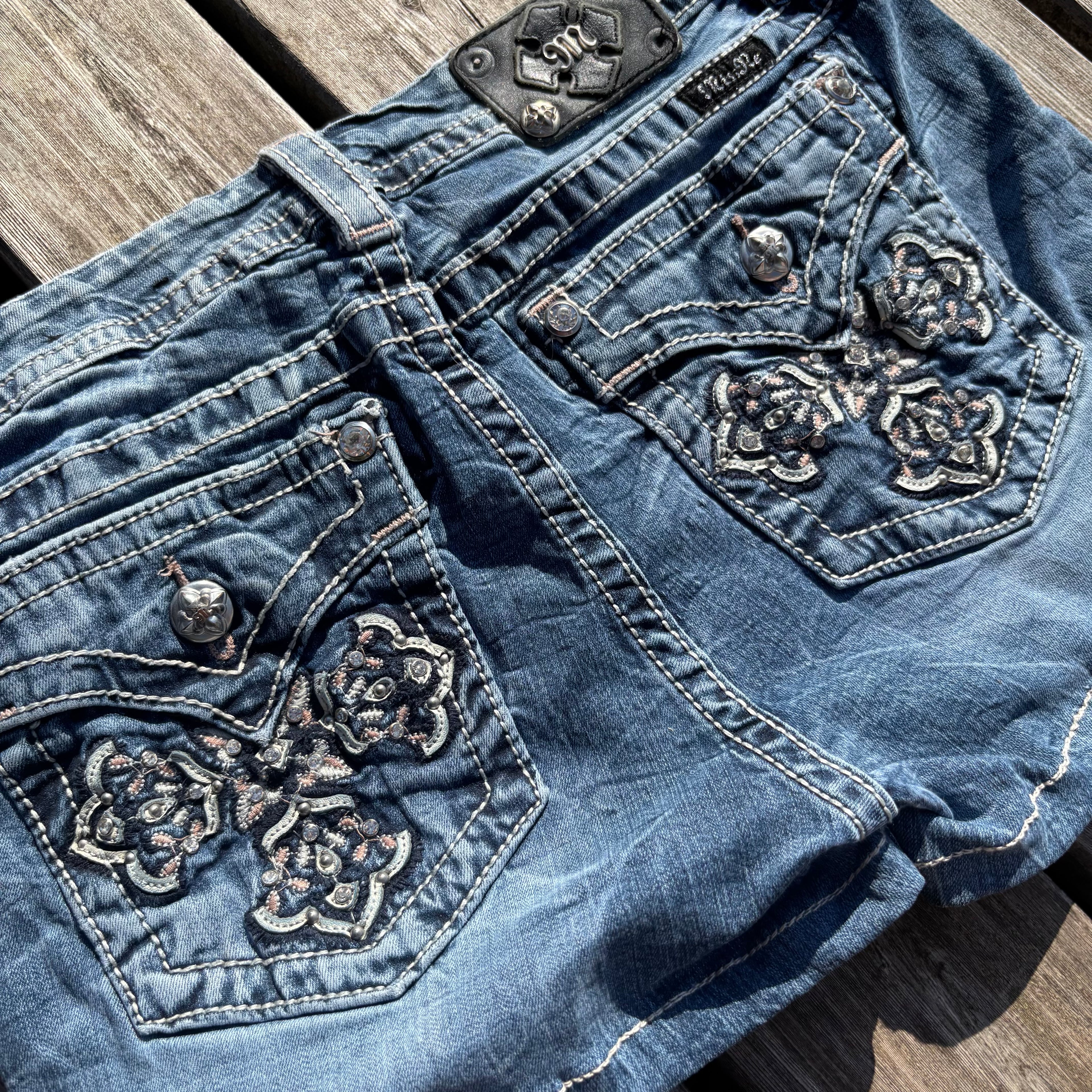 Süße Miss Me Shorts/ Hotpants für Frauen /00s 90s streetwear vintage baddie (M) S67