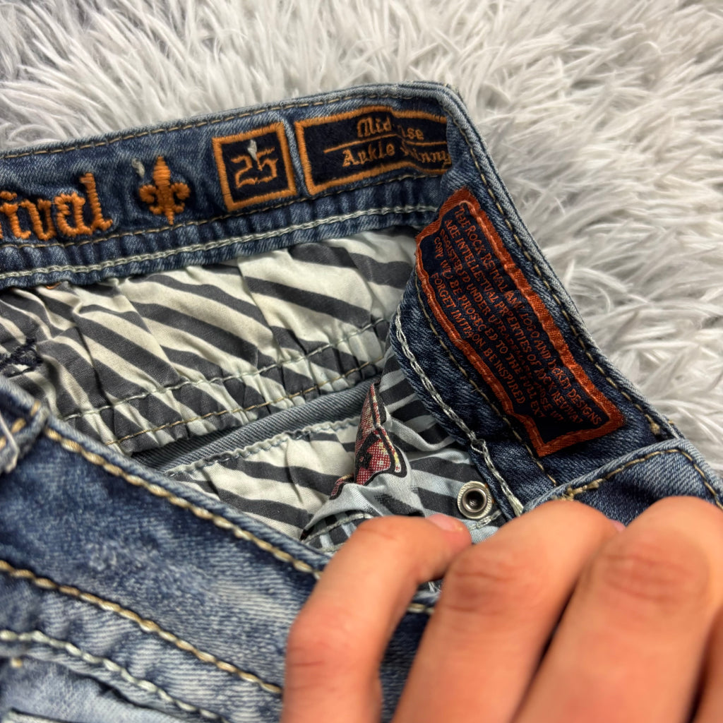 AA/ Rock Revival Shorts/Hotpants /women 00s 90s vintage baddie (XXS) (S32)