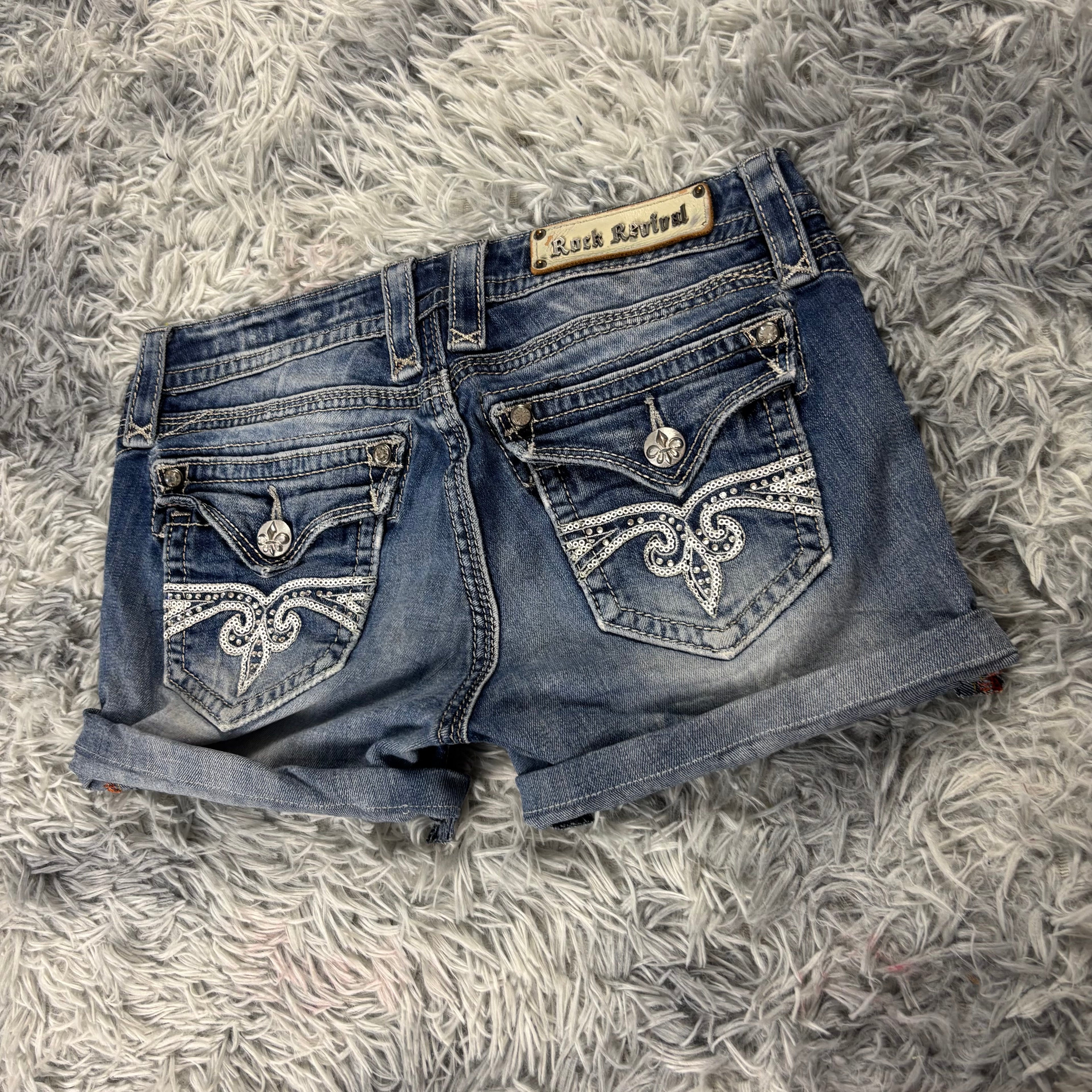 Rock Revival Shorts / Hotpants für Frauen mit Backprint 00s 90s vintage baddie (S-M) S29