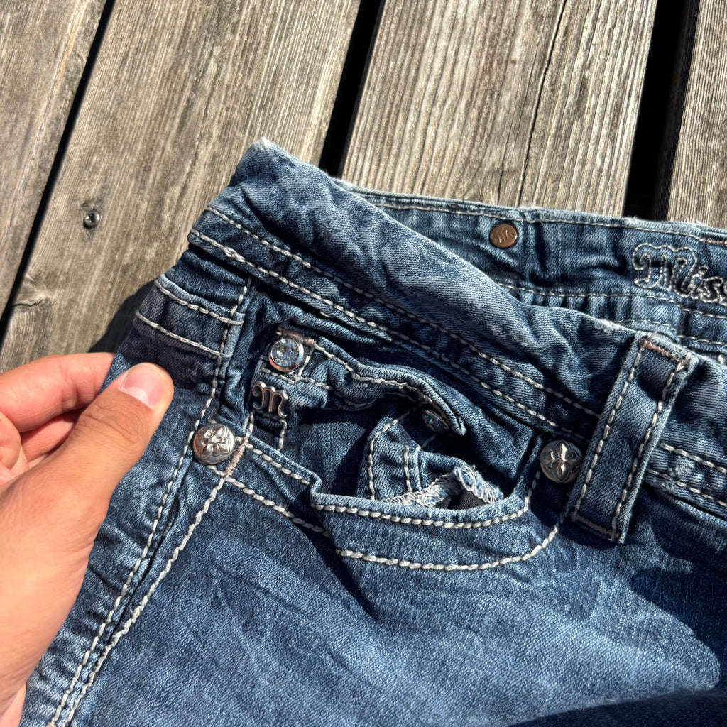 Süße Miss Me Shorts/ Hotpants für Frauen /00s 90s streetwear vintage baddie (M) S67