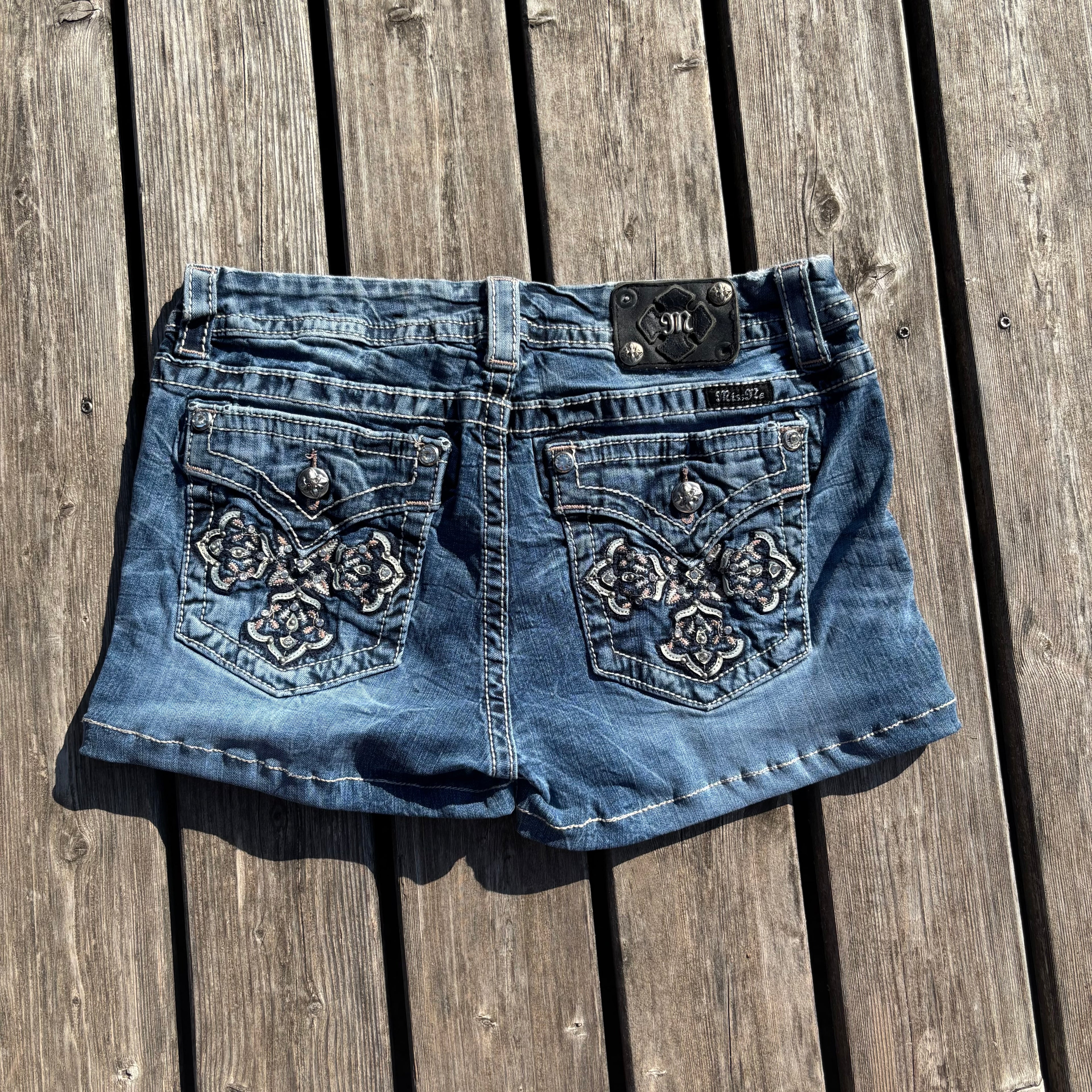 Süße Miss Me Shorts/ Hotpants für Frauen /00s 90s streetwear vintage baddie (M) S67