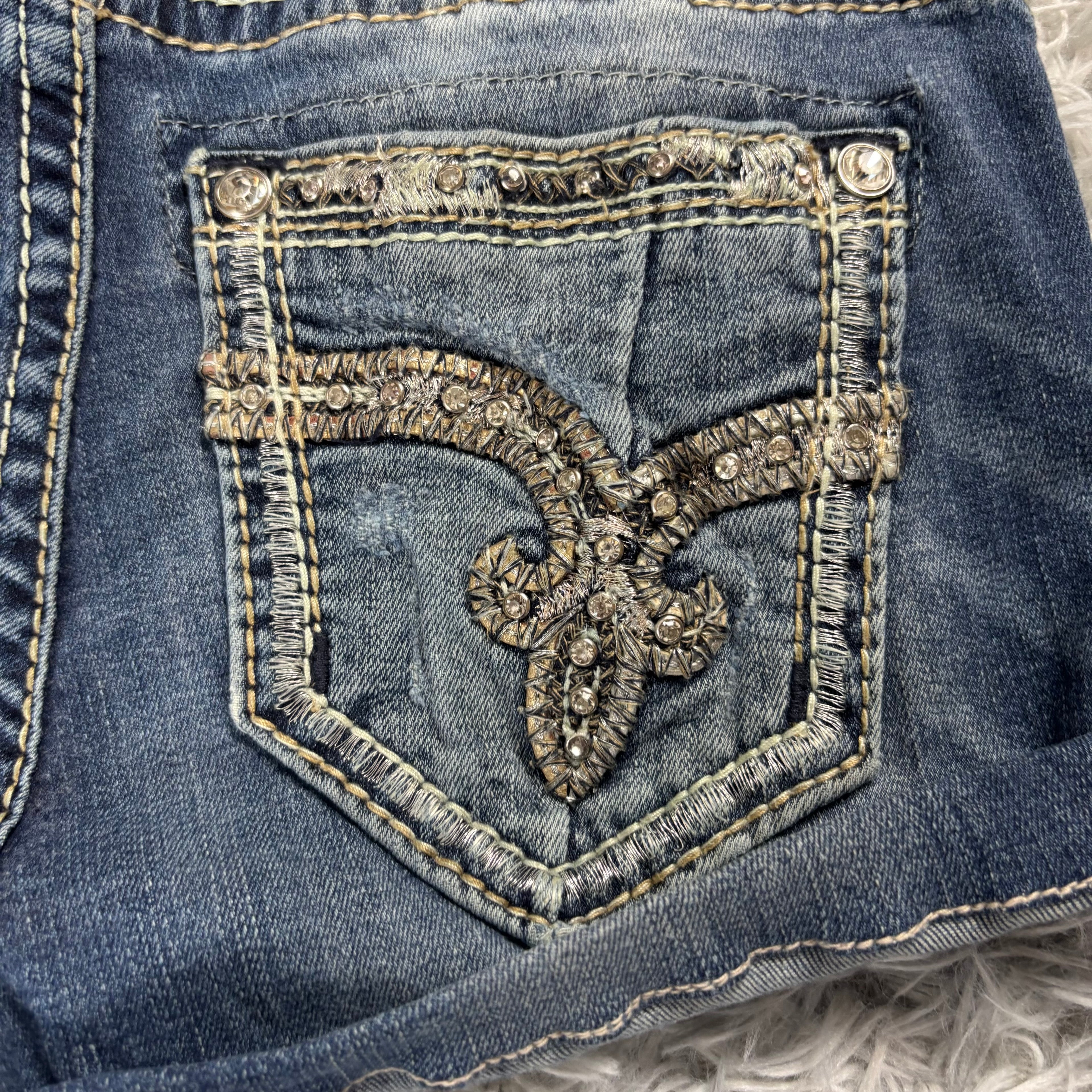 AA/ Rock Revival Shorts/Hotpants /women 00s 90s vintage baddie (XXS) (S32)