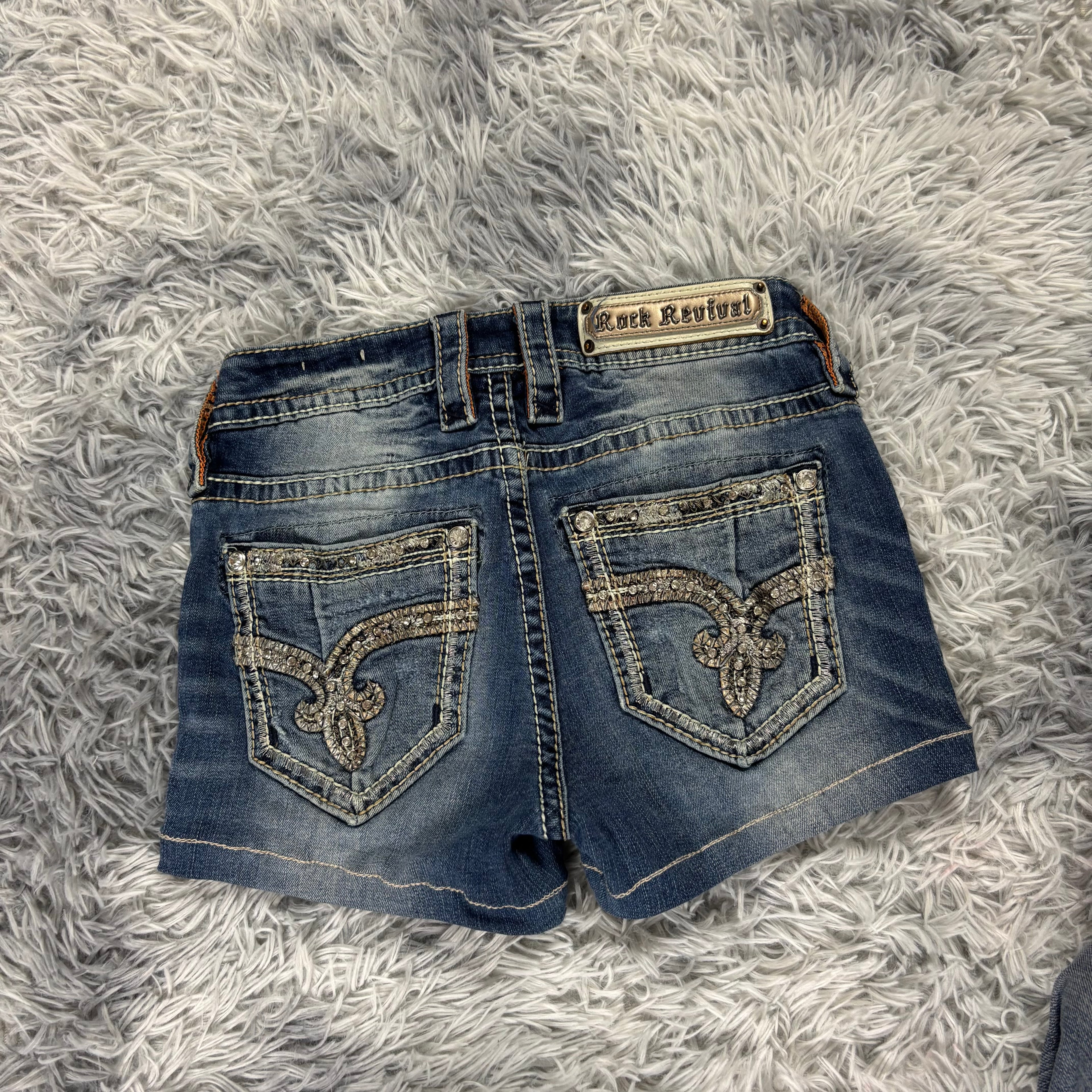 AA/ Rock Revival Shorts/Hotpants /women 00s 90s vintage baddie (XXS) (S32)