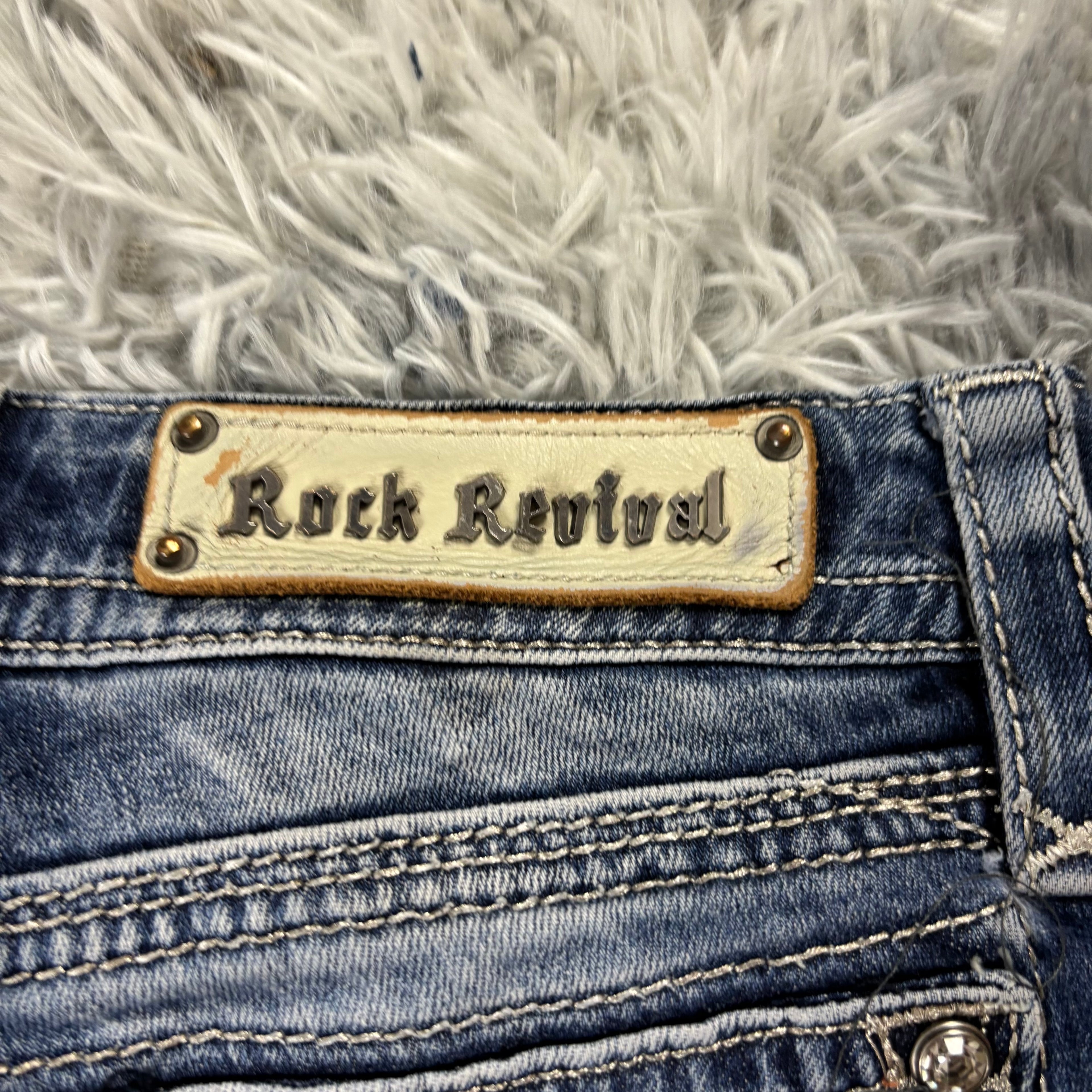 Rock Revival Shorts / Hotpants für Frauen mit Backprint 00s 90s vintage baddie (S-M) S29